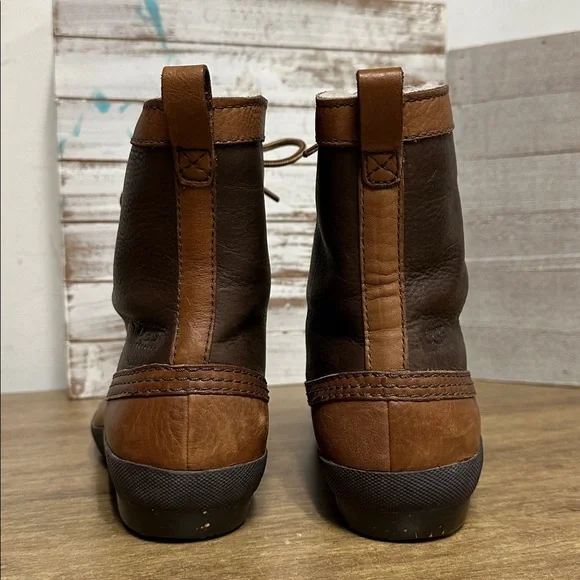 BFS🖤Ugg great shape Goldeneye brown tan smooth leather lace up duck booties boot - Picture 8 of 11